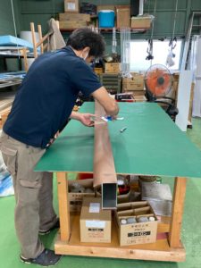 柱　角パイプ　ダイノックシート貼り　製作